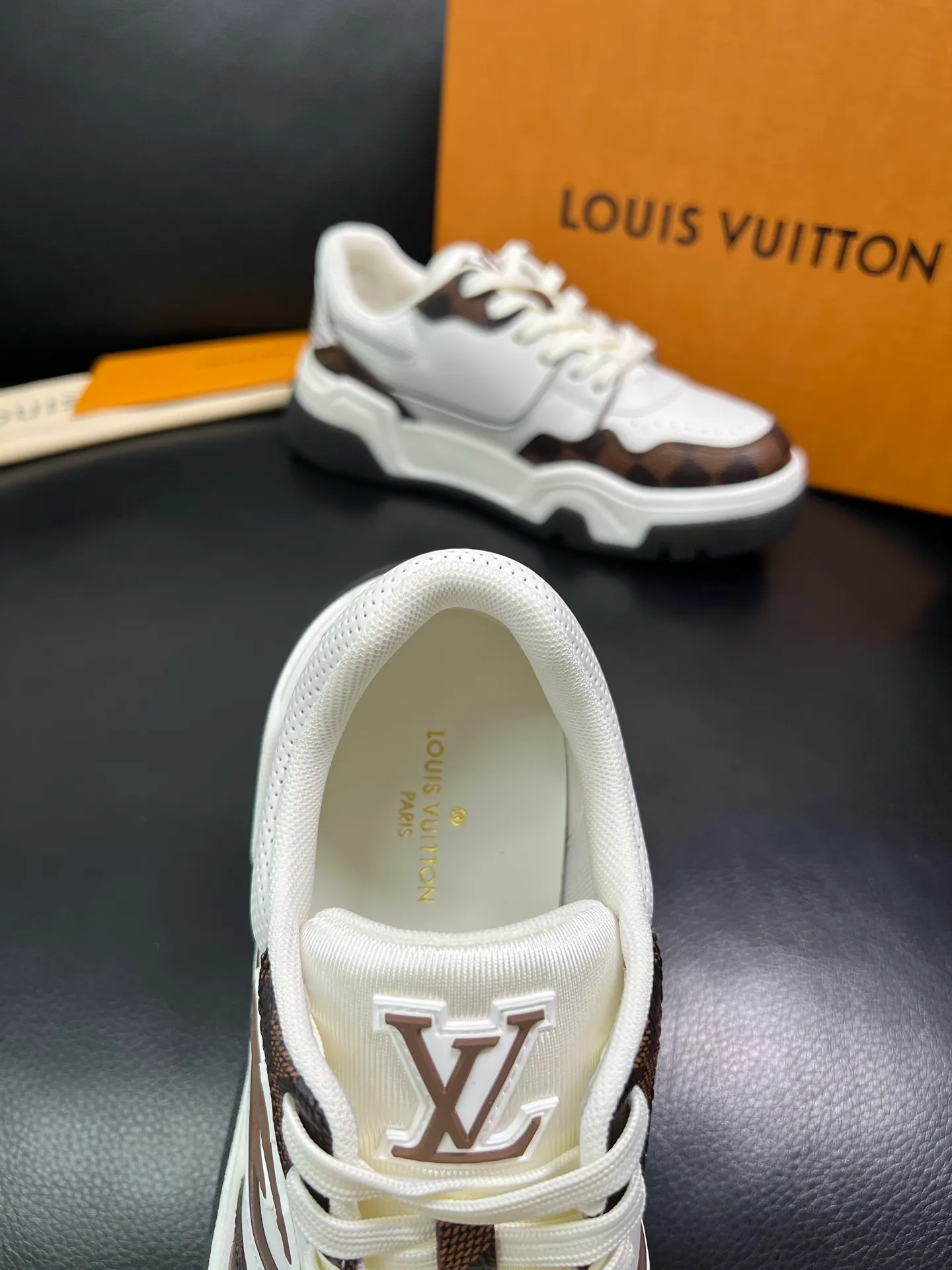 Men's shoes 💰900 Lv top purchase Louis Vuitton, counter synchronization, uppers imported from Italy cowhide, imported mesh padding soft and comfortable, soles: original soles specially provided by the original factory, T men's shoes 💰U exclusive movable molded soles super comfortable, original factory and single goods, high quality, welcome to compare, code number 38-44 (customized 45) 85883